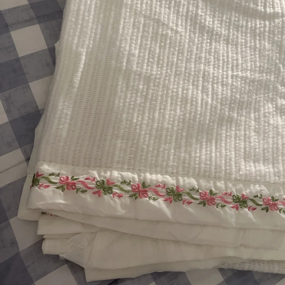 Vtg White Waffle Weave Blanket Embroidered Floral Rose Satin Trim Queen Size